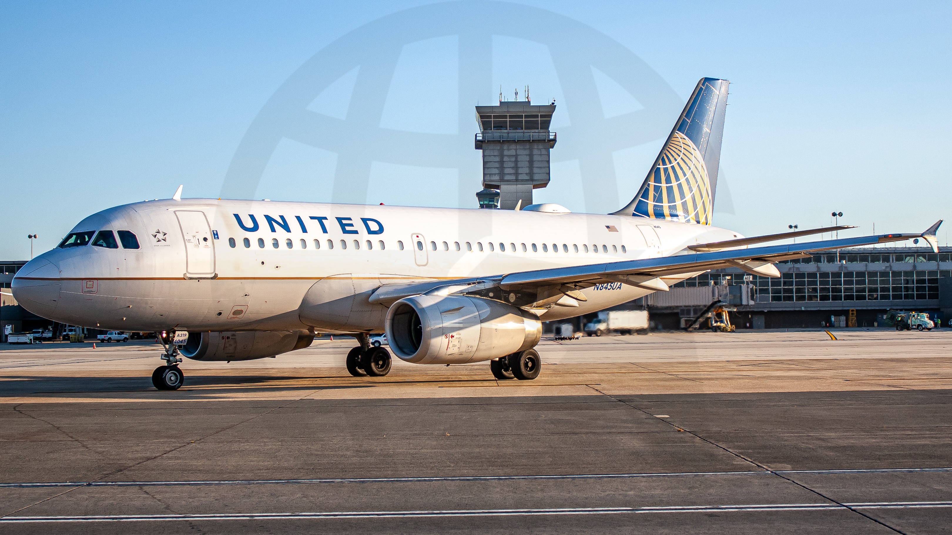 Photo of N845UA - United Airlines Airbus A320 by 