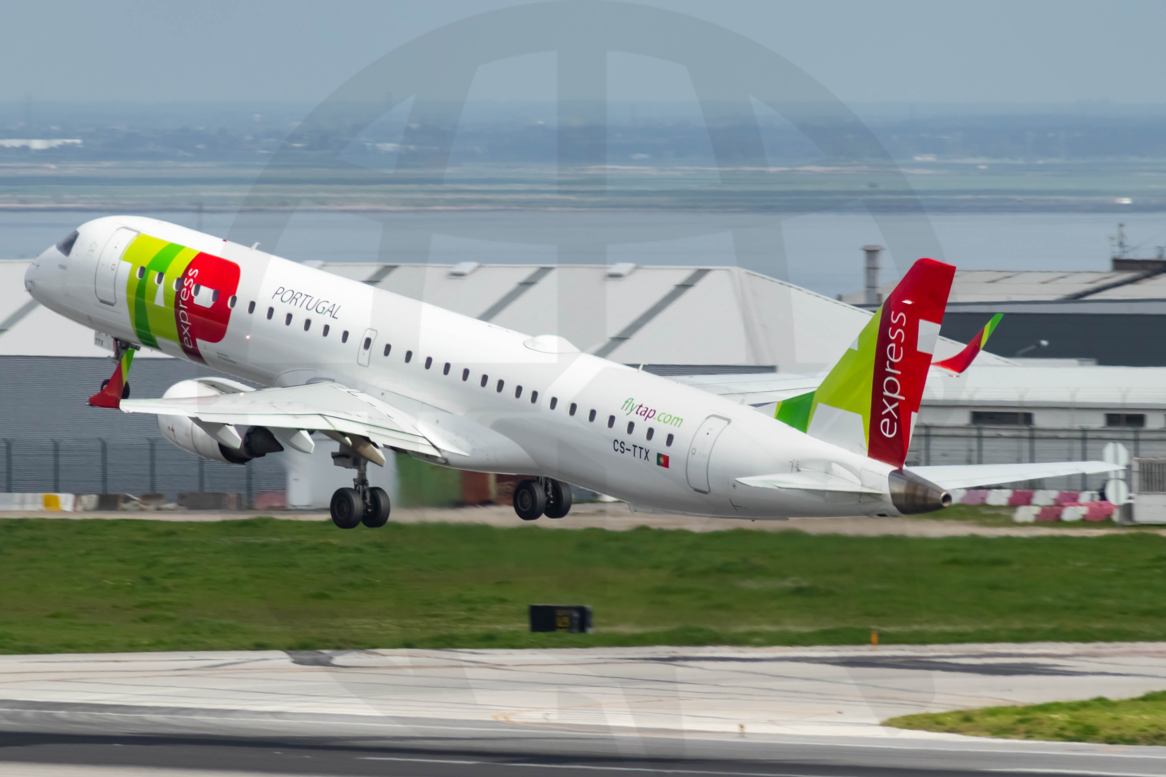 Photo of CS-TTX - TAP Express Embraer E195 by 