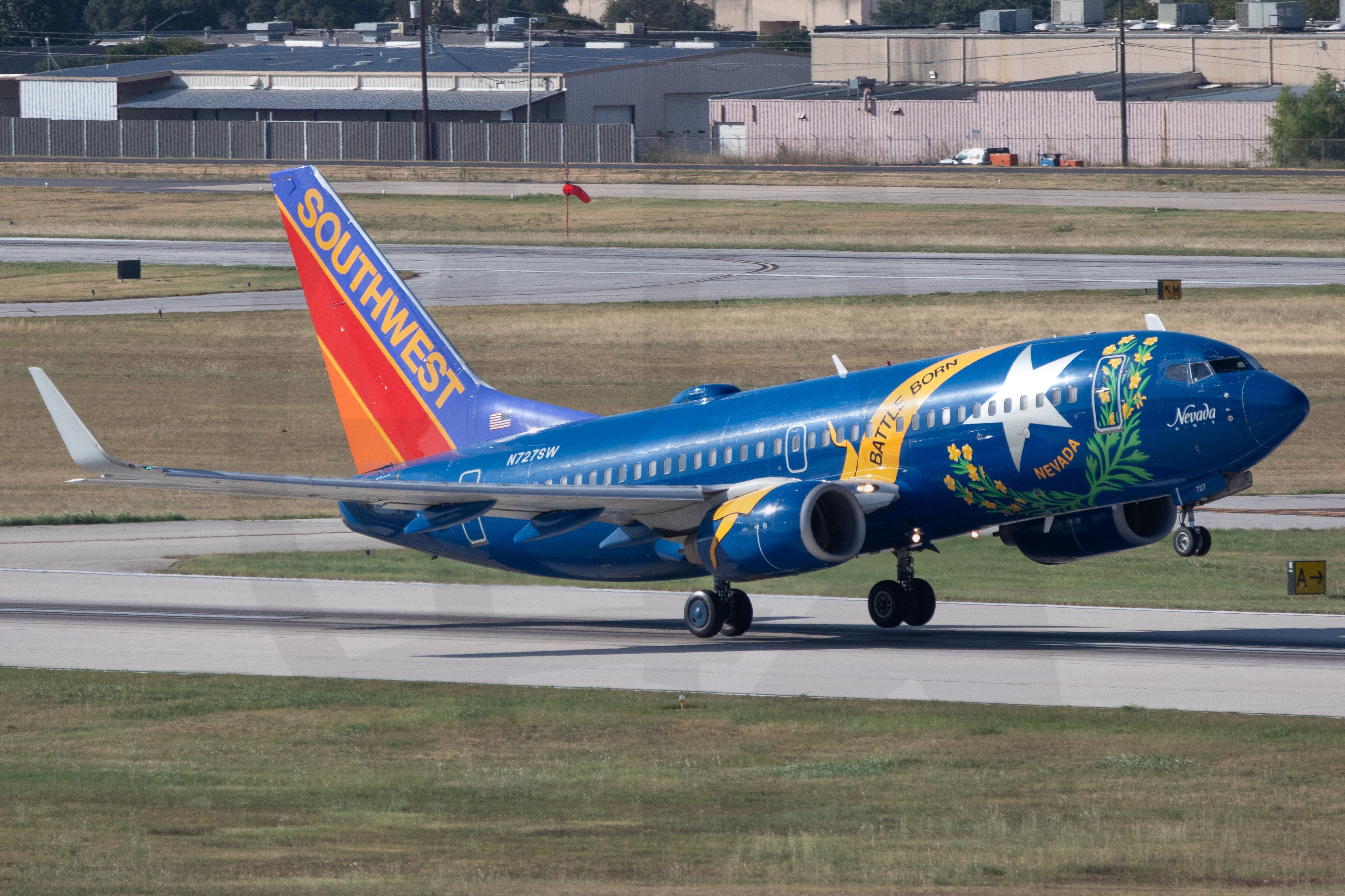Photo of N727SW - Southwest Airlines Boeing 737-700 by 