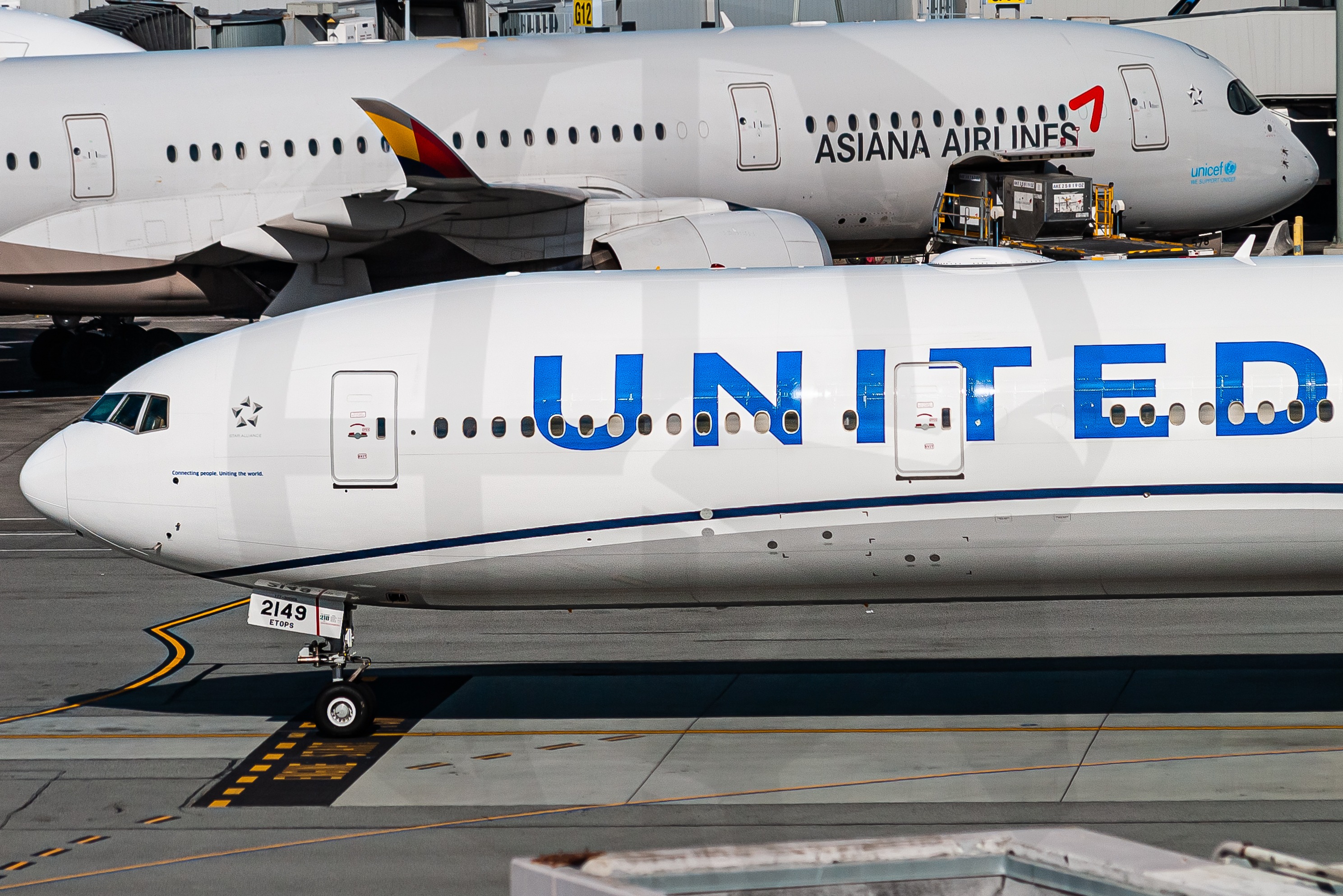 Photo of N2749U - United Airlines Boeing 777-300ER by 